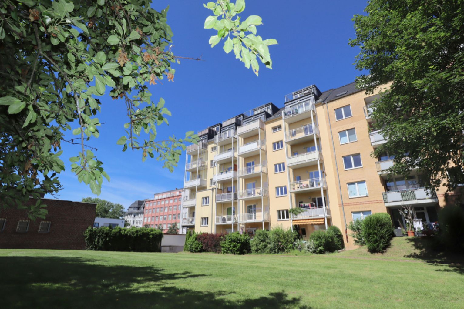 Maisonette • Zentrum • 4- Zimmer Wohnung • Terrasse • Erdgeschoss • Parkett • in Chemnitz • ruf an!