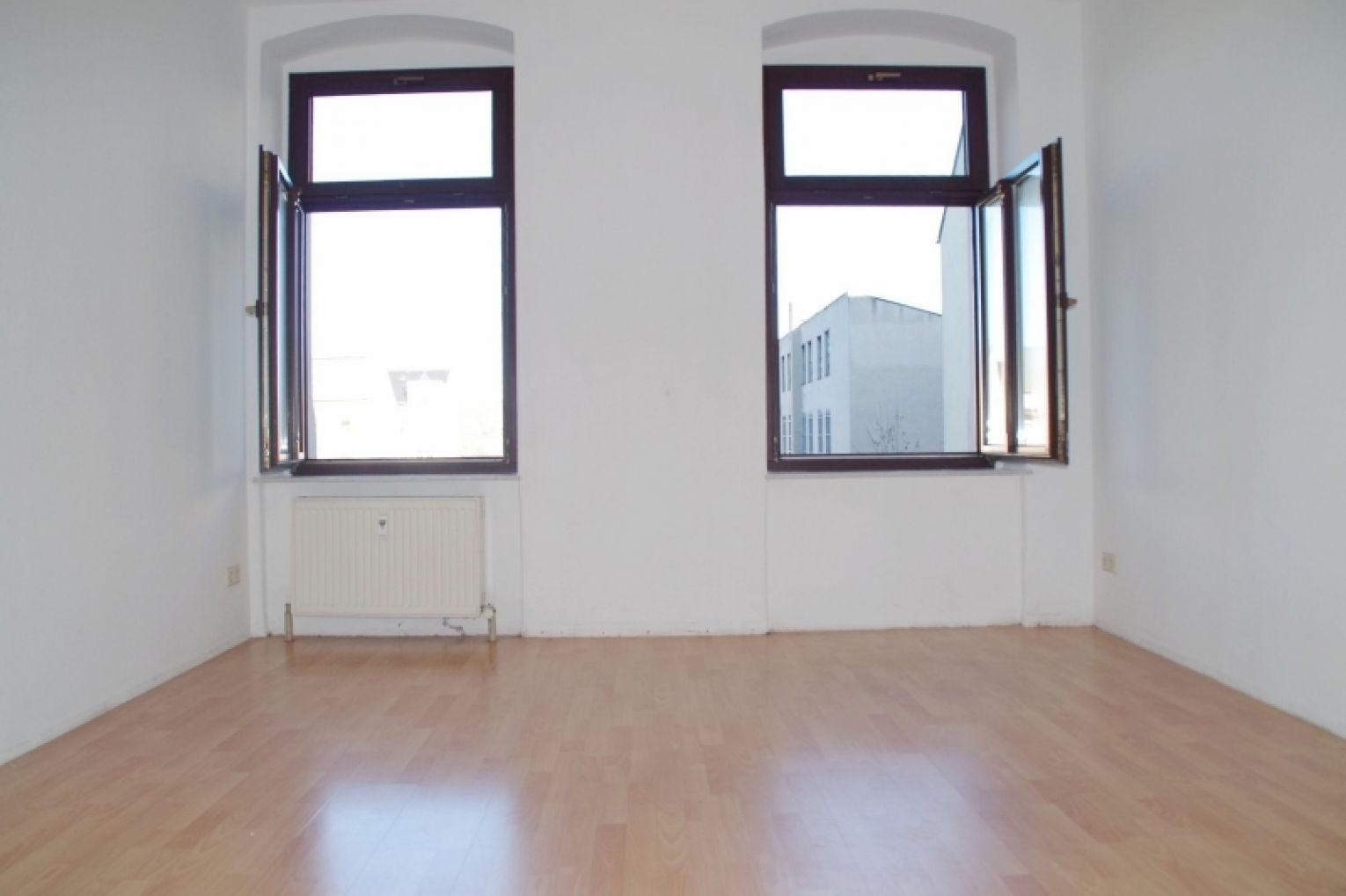 SELTEN! • 4 Zimmer • Kaßberg • Balkon • Laminat • unter 700,00 EURO • ruhige Lage • TOP!