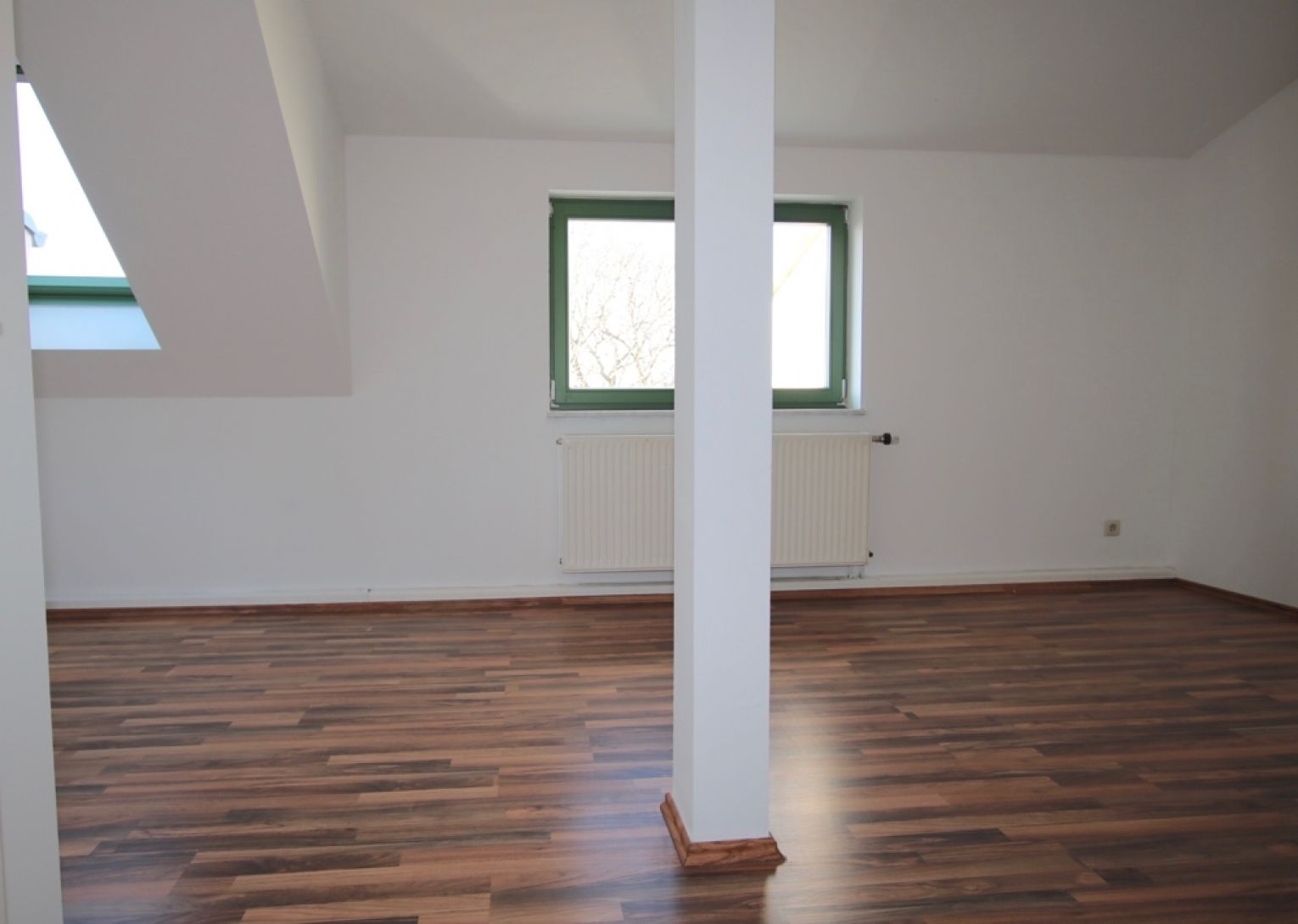 2-Raum Mietwohnung • Maisonette • Dachterrasse • Kaßberg • Balken • Aufzug • Laminat • hell & sonnig