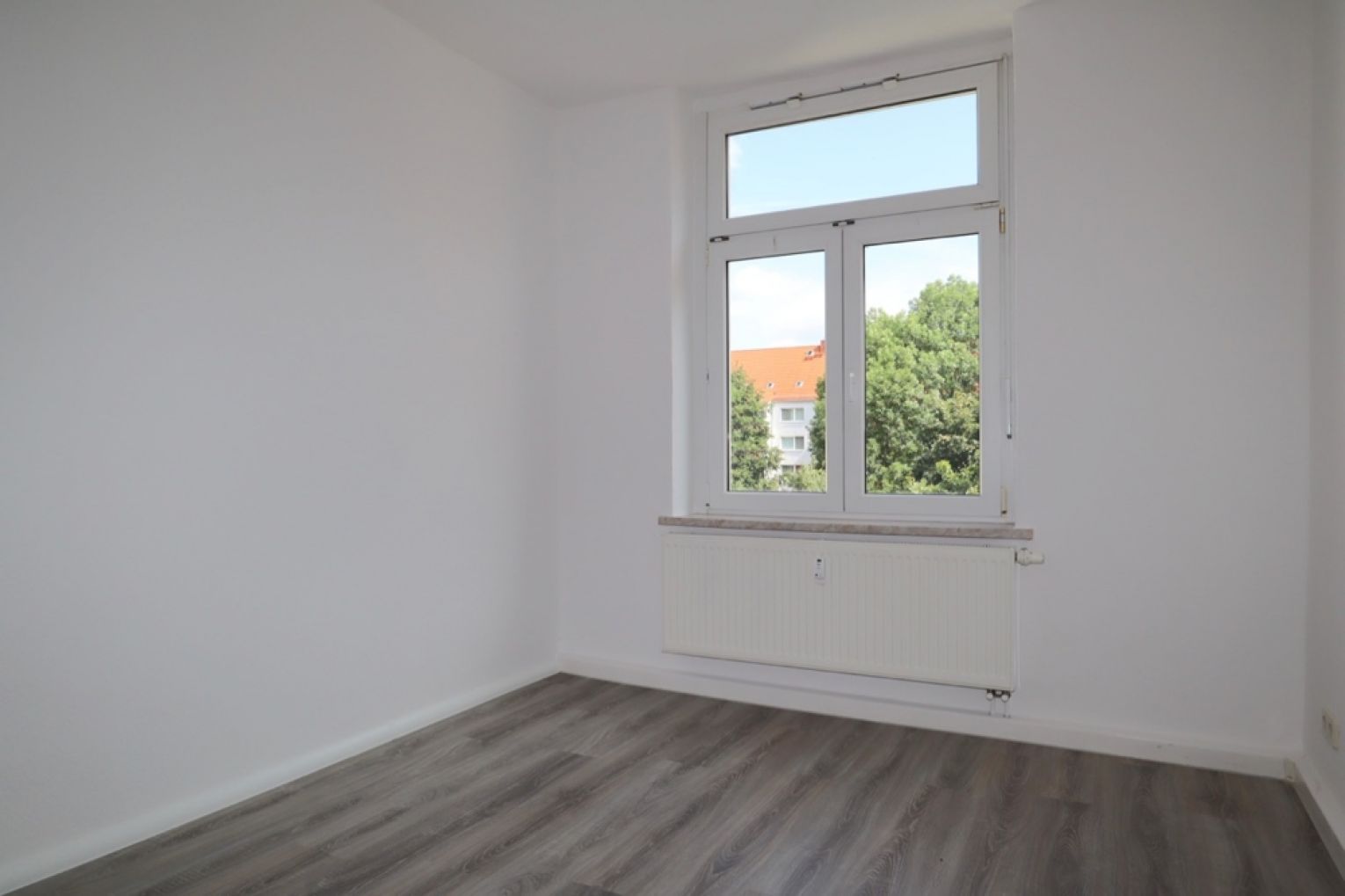 jetzt mieten • neu saniert • 3-Raum Wohnung • Dachgeschoss • Bernsdorf • in Chemnitz • Wanne