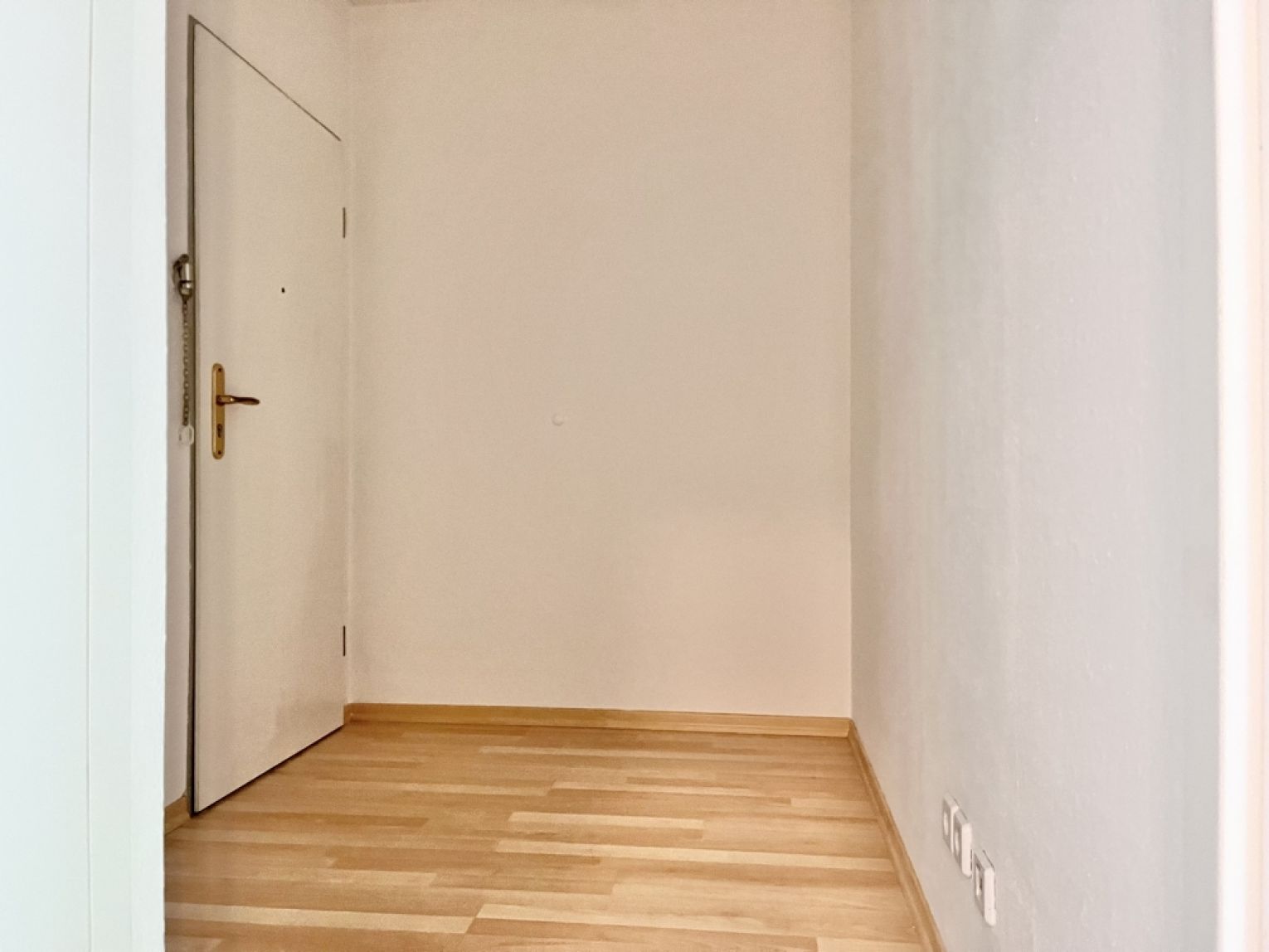 Tiefgaragenstellplatz • Einbauküche • 2-Raum Wohnung • Schloßchemnitz  • Balkon • jetzt mieten