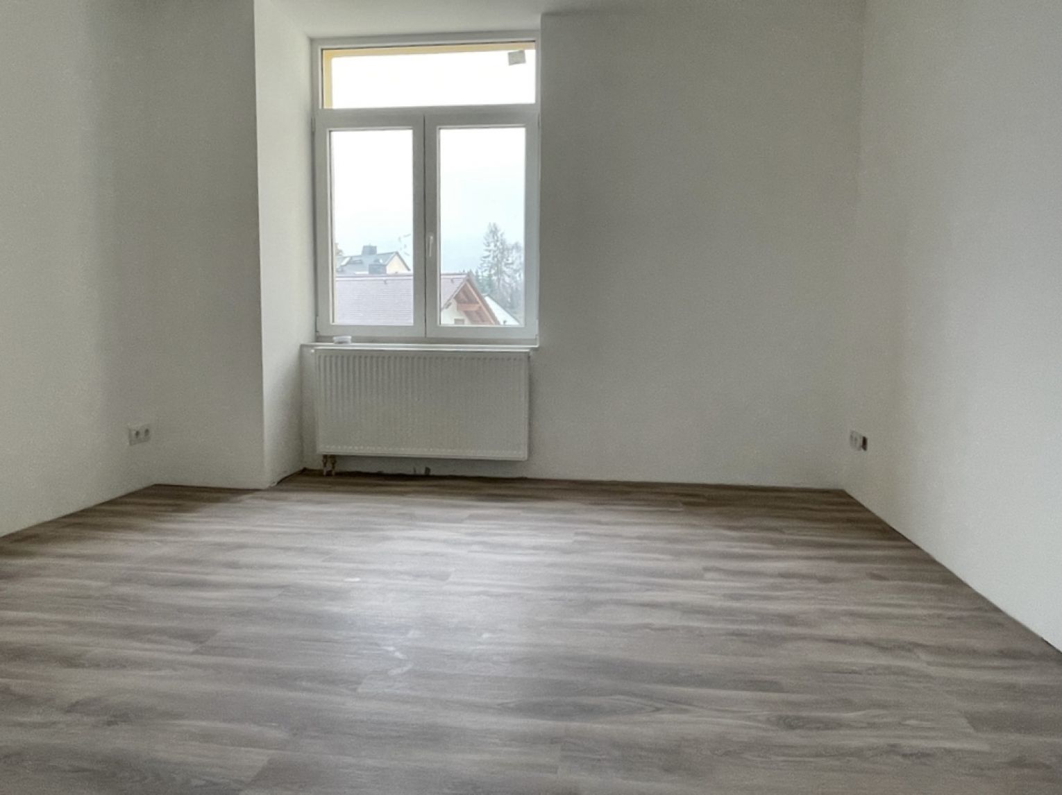 Dachterrasse • Tageslichtbad • Wanne/Dusche • Stellplatz • 4-Zimmer Wohnung in Wittgendorf • TOP!