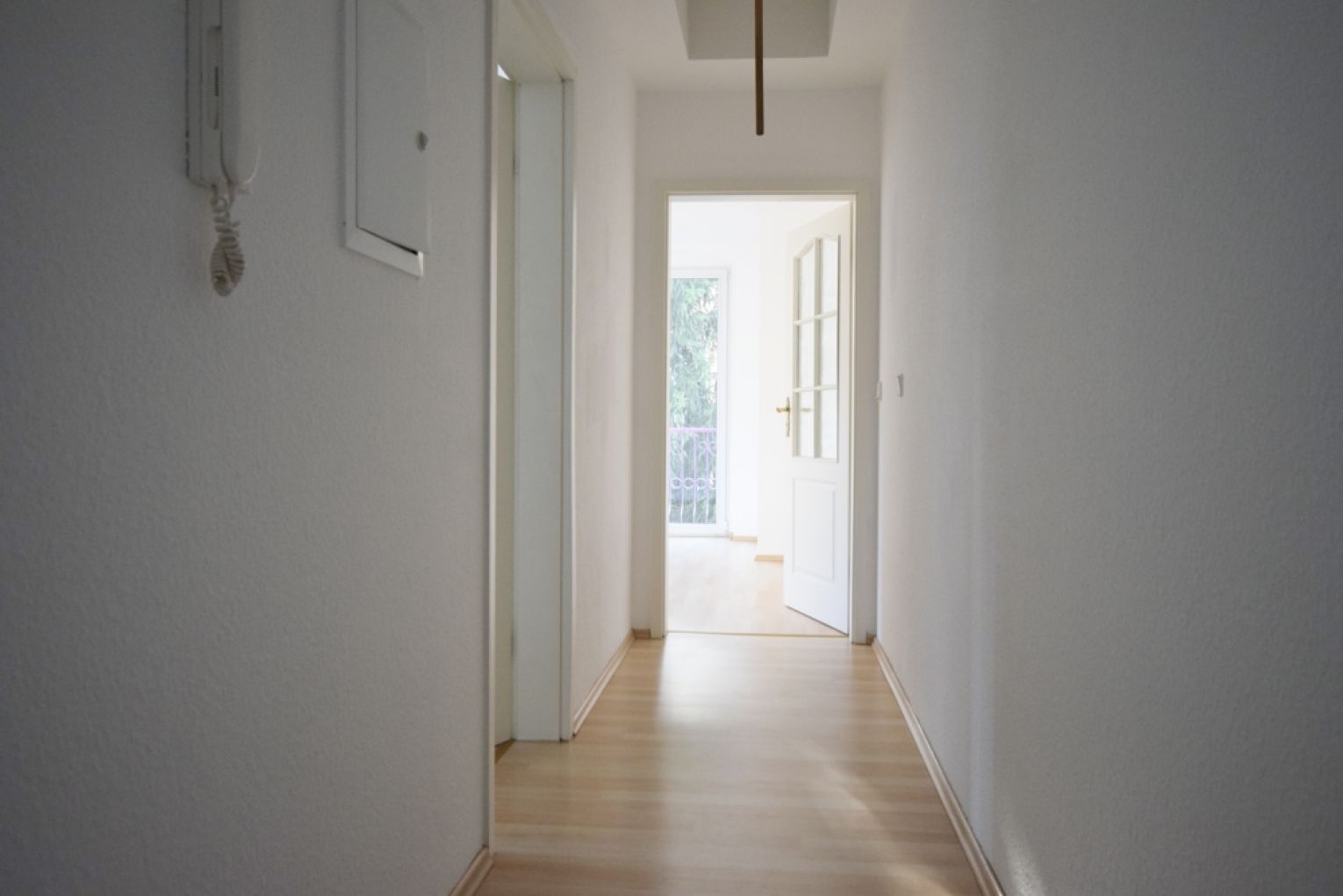 Wintergarten • Südbalkon • Tageslichtbad • Laminat • 2,5-Zimmer • großer Dachboden