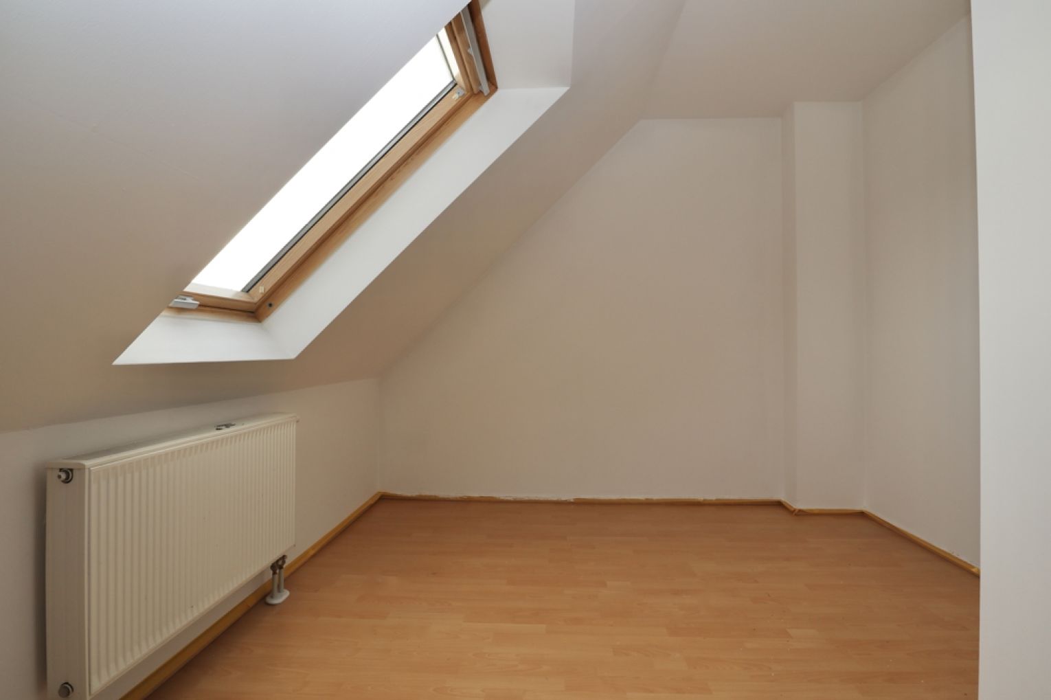 3-Raum Wohnung • Küche •  Maisonette • Schloßchemnitz • im Dachgeschoss • 2 Bäder • jetzt mieten