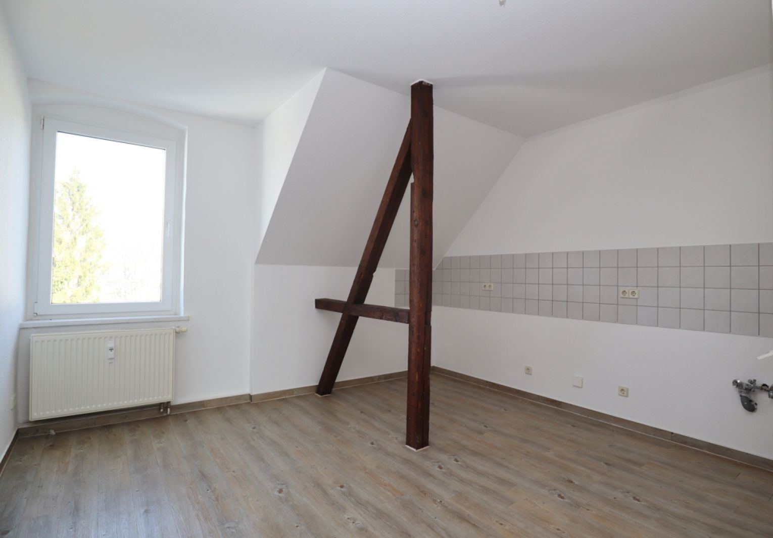 3 Zimmer • Einbauküche • Dachgeschoss • Altchemnitz • 2 moderne Tageslichtbäder • 
jetzt mieten