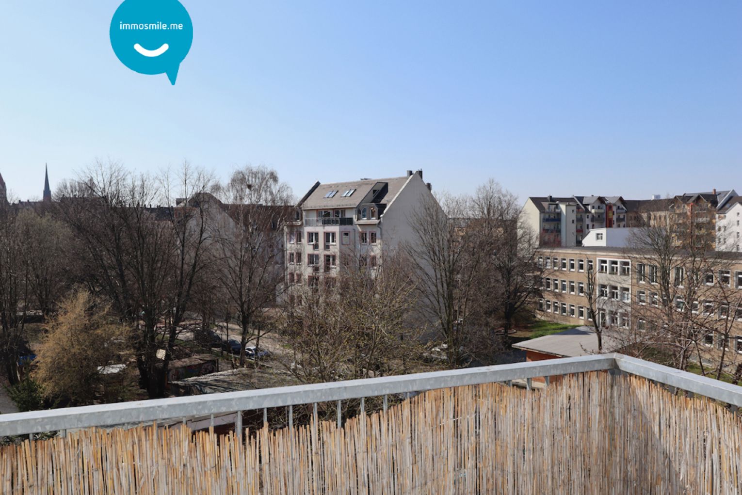 Stellplatz • 2 Zimmer • Balkon • Einbauküche • Laminat • TOP-Grundriss • Tageslichtbad mit Wanne