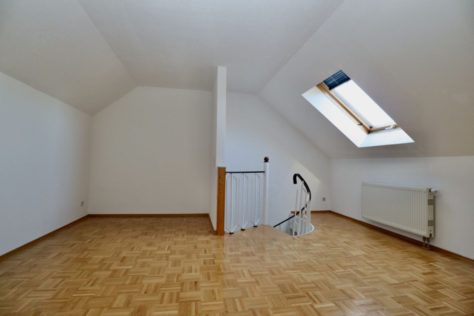 2 Zimmer • Dachgeschoss • in Rabenstein • Einbauküche • Balkon • Garage • jetzt mieten