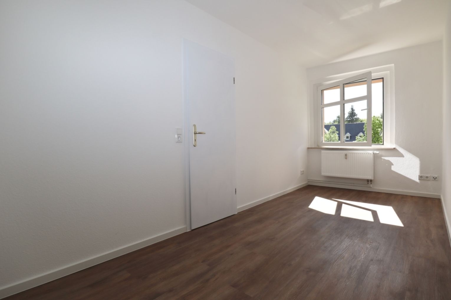 saniert • moderne 3-Raum Wohnung • Chemnitz • mieten • Tageslichtbad • Borna-Heinersdorf • ruf an