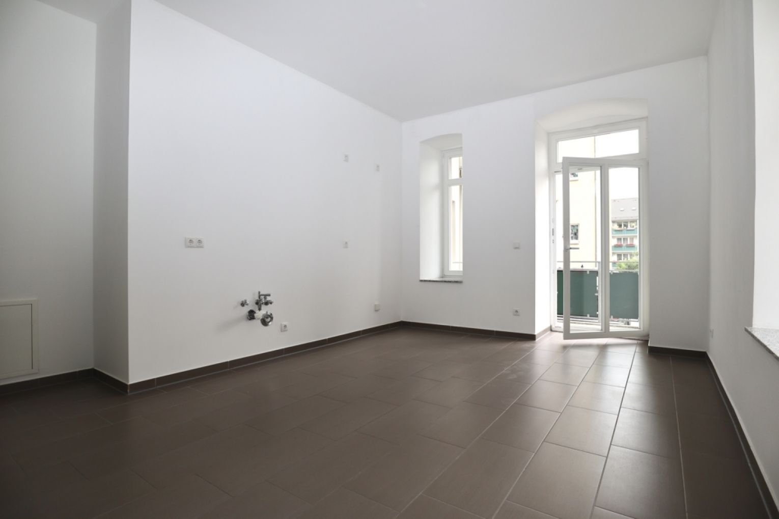 3 Zimmer • Fussbodenheizung • Parkett • Tageslichtbad • Wohnküche • Balkon • Stellplatz