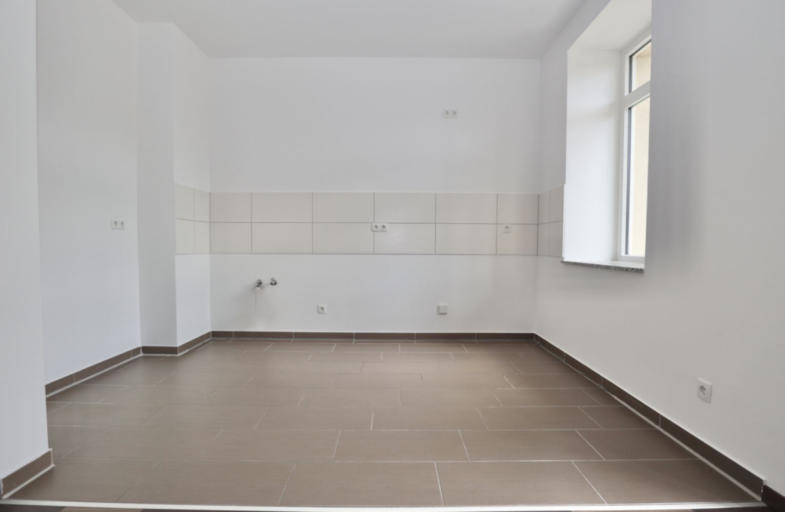 Kaßberg • 4- Raum Wohnung • modern • offene Küche • Stellplatz • in Chemnitz • jetzt anrufen