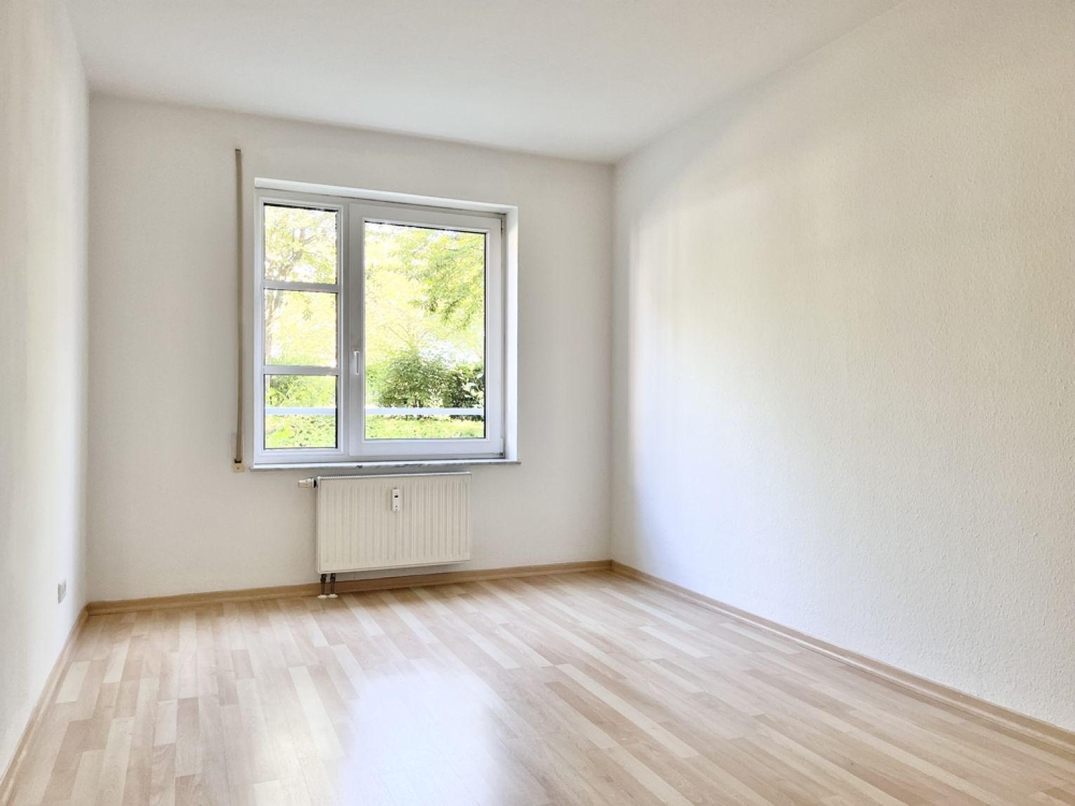 Tiefgaragenstellplatz • Einbauküche • 2-Raum Wohnung • Schloßchemnitz  • Balkon • jetzt mieten