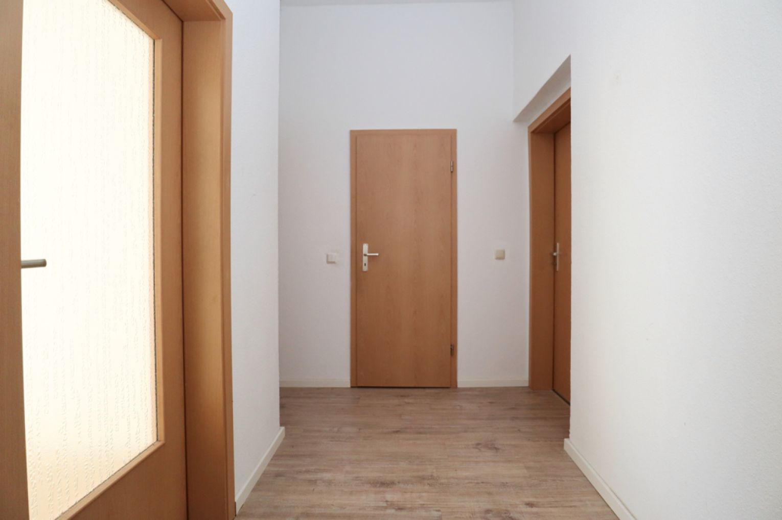 2-Raum Wohnung in Chemnitz • Stellplatz • Balkon • Wanne • Einbauküche • Lutherviertel • ruf an!