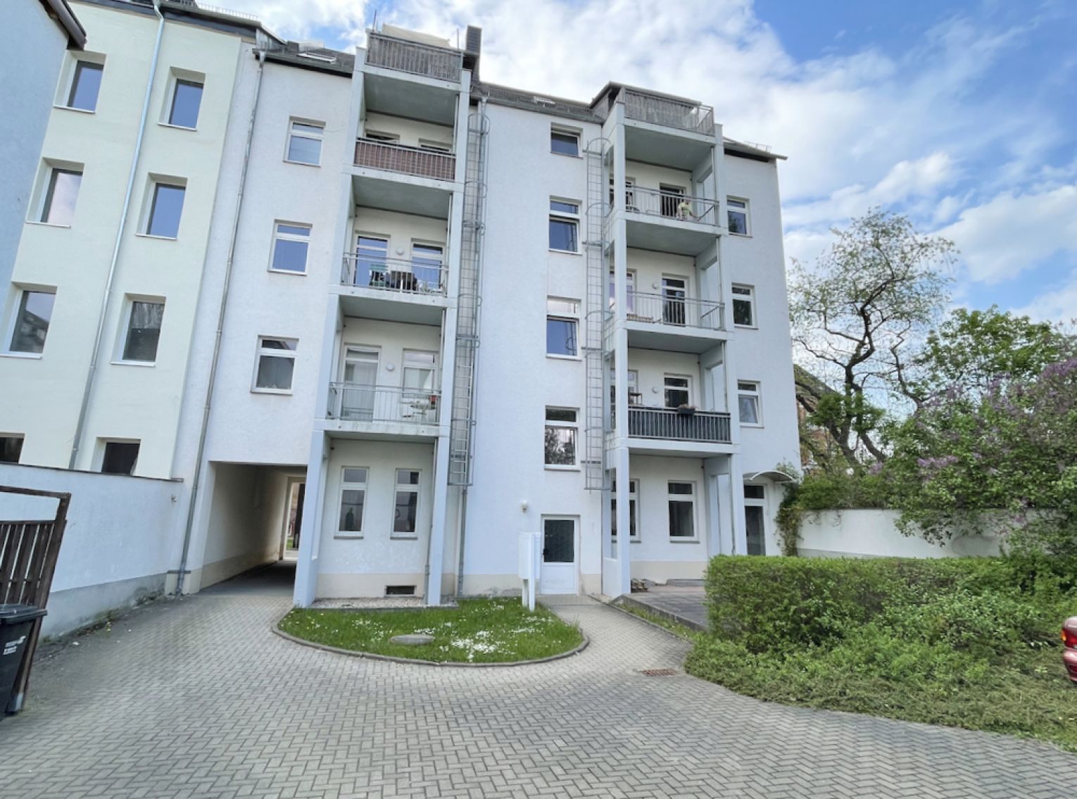 Kapitalanlage • Eigennutzung • Gewerberäume • 4-Raumwohnung • leerstehend • Terrasse • 3 Stellplätze