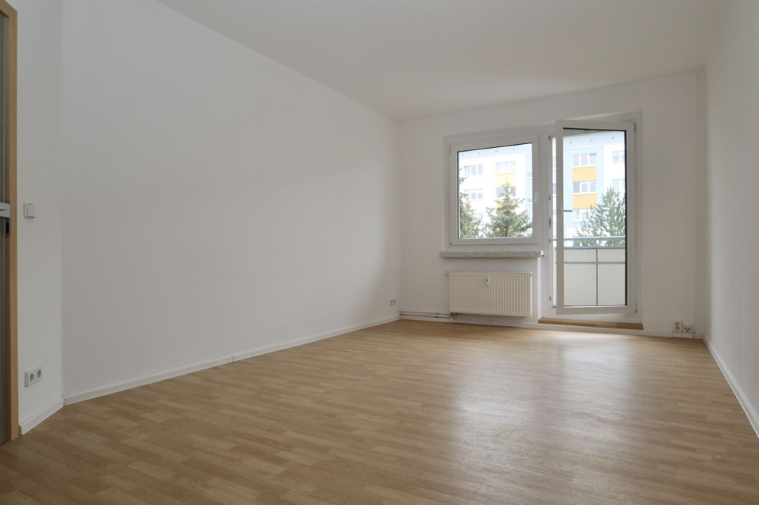 Hutholz • 3-Raum Wohnung • Balkon • ruhige Lage • Einbauküche • Stellplatz • zur Miete