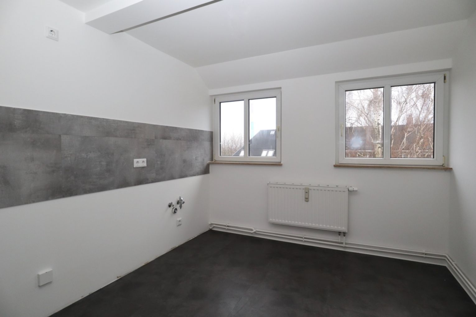 Borna-Heinersdorf • 2-Raum Wohnung • Einbauküche 
• neu saniert • Tageslichtbad • jetzt anrufen!