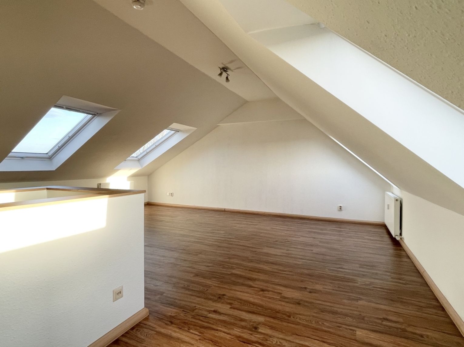 Individuell • 3-Raum • Maisonette • Uni nah • Balkon • modernes Laminat • Bad mit Wanne • Anschauen?