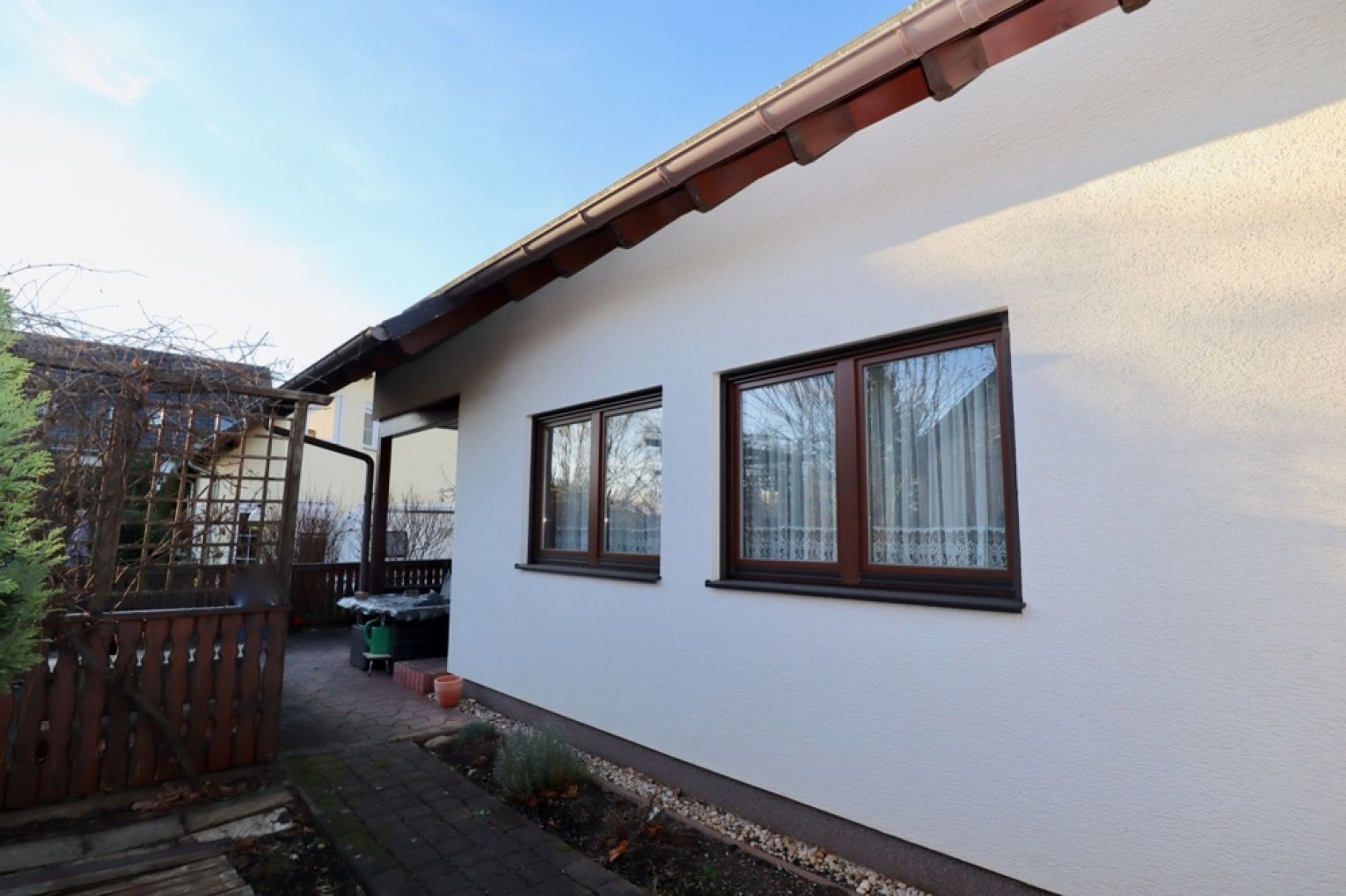 Einfamilienhaus • Lugau • 4-Zimmer • Einbauküche • Terrasse • Balkon • Garten • Garage • ZUM KAUF