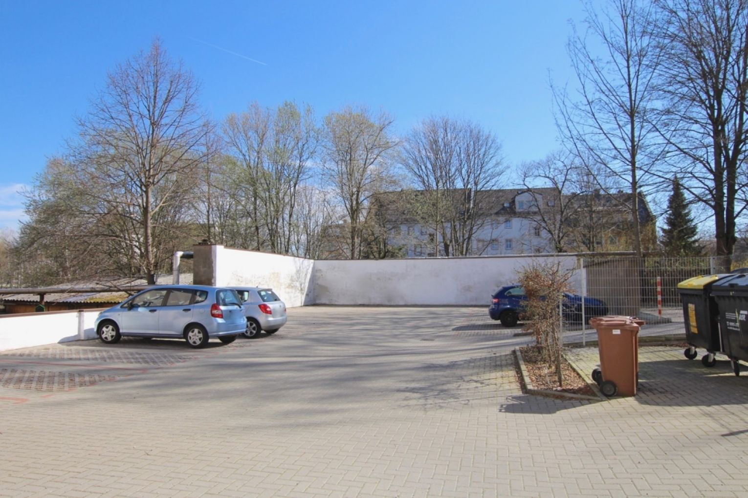 moderne 4 Zimmer • moderner Grundriss • Balkon • TOP Hausgemeinschaft • Grillecke • EBK • Stellplatz