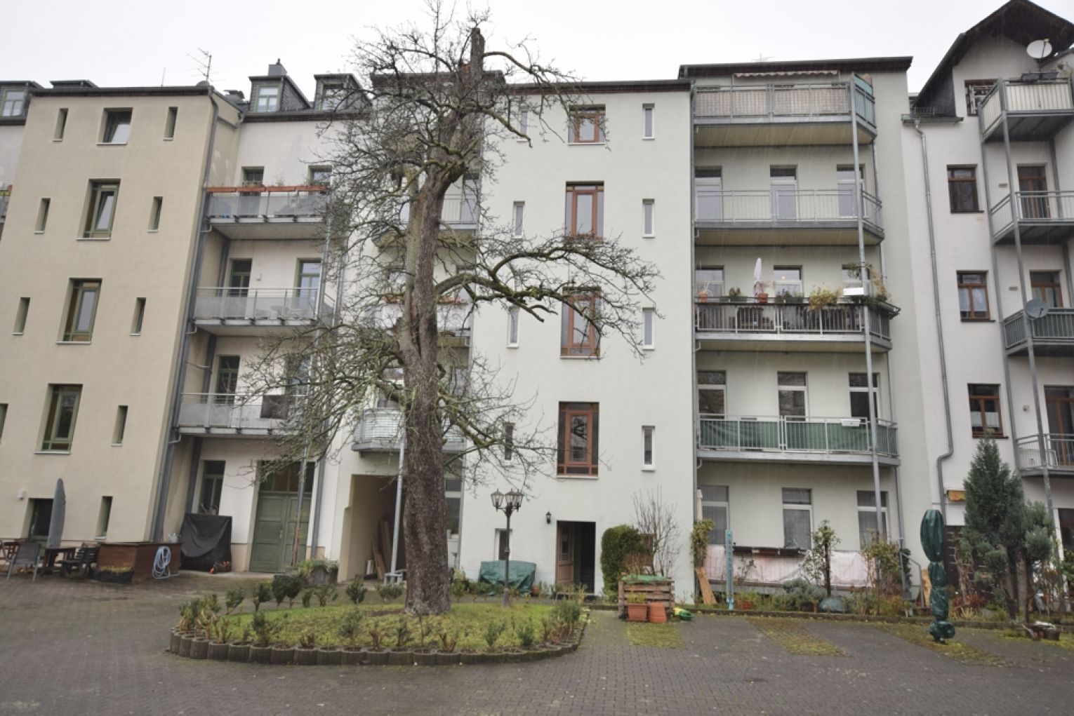 4-Raum-Wohnung • großer Balkon • 2 Bäder mit Wanne • neues Laminat • Zentrum • ruhige Lage