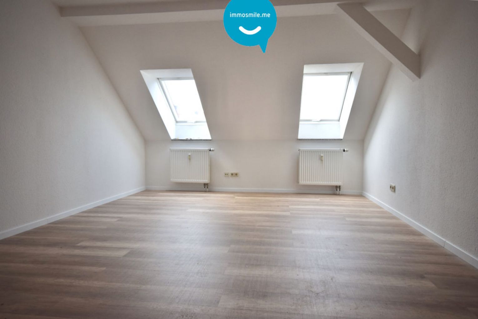 Balkon • 3-Raum Wohnung • Bad mit Wanne • Dachgeschoss • Laminat • frisch renoviert • ANSCHAUEN!