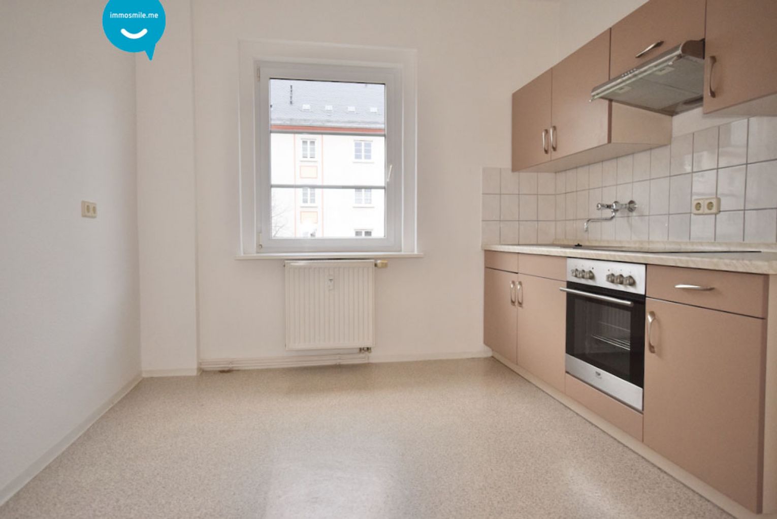 2-Zimmer Wohnung • Einbauküche • Laminat • Tageslichtbad mit Wanne • Stellplatz • Kaßberg • TOP