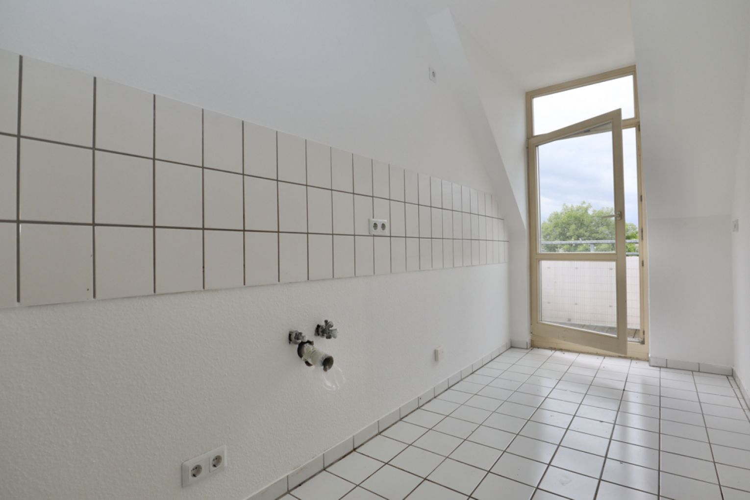 Dachgeschoss • 4-Raum Wohnung • Chemnitz • Maisonette • Balkon • Kaßberg • Tageslichtbad • ruf an