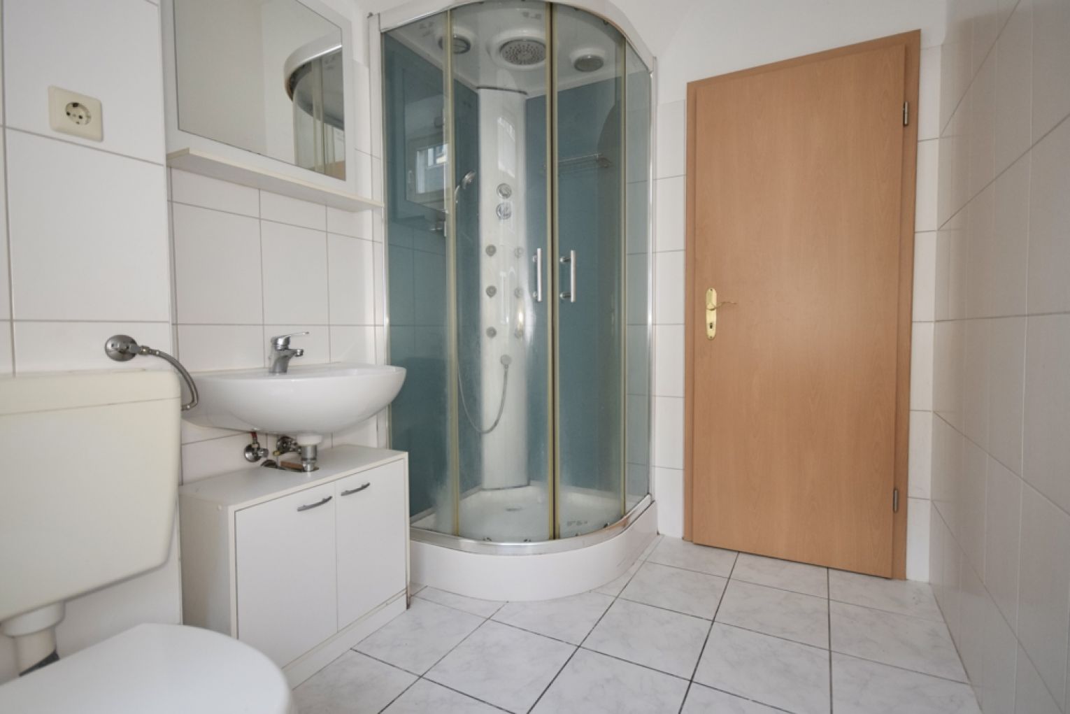 1-Raum Apartment • Einbauküche • Laminat • Wellness-Dusche • zentrumsnah • jetzt anschauen !?