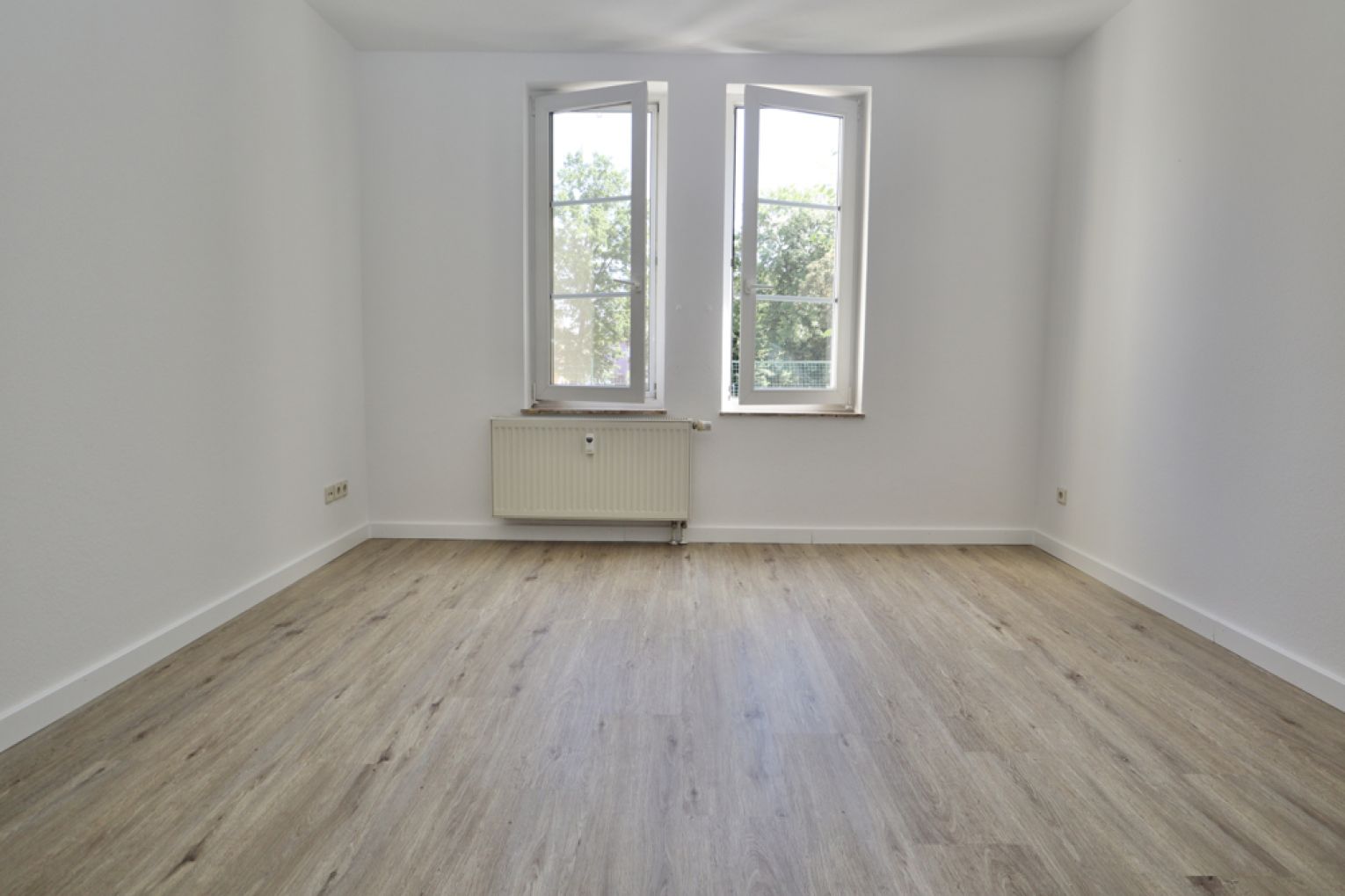 Altendorf • Stellplatz • 2-Zimmer Wohnung • Chemnitz • Balkon • Aufzug • zur Miete • jetzt anrufen