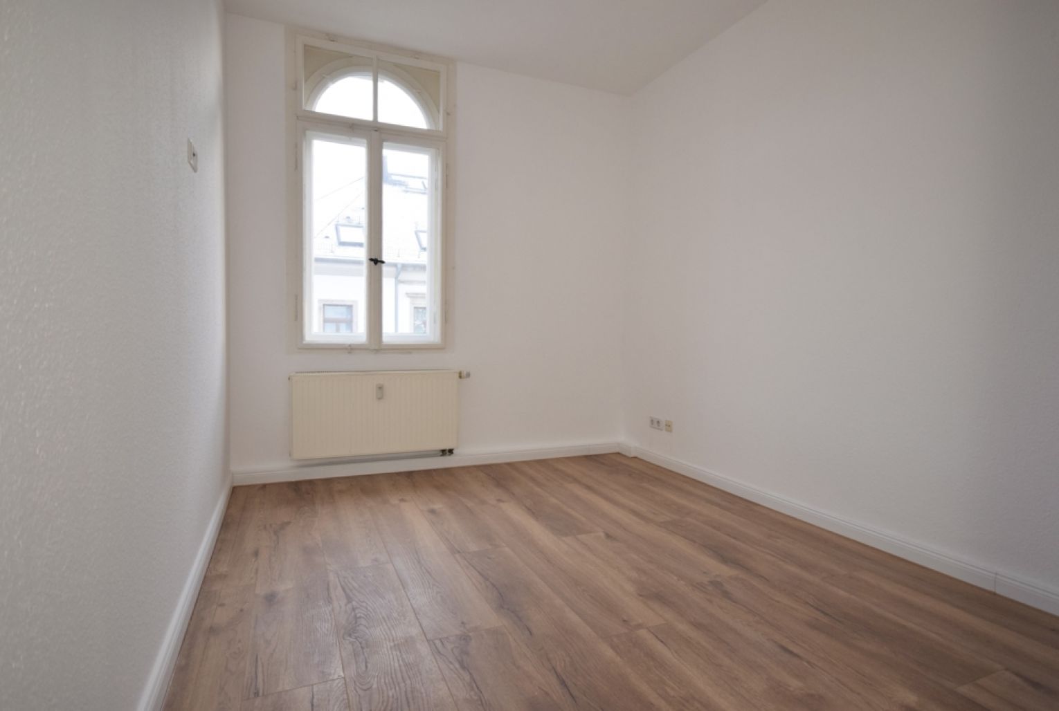 3-Raum in Chemnitz • separates WC • Laminat • imposante Jugendstilvilla • Altbau • Schnell sein!