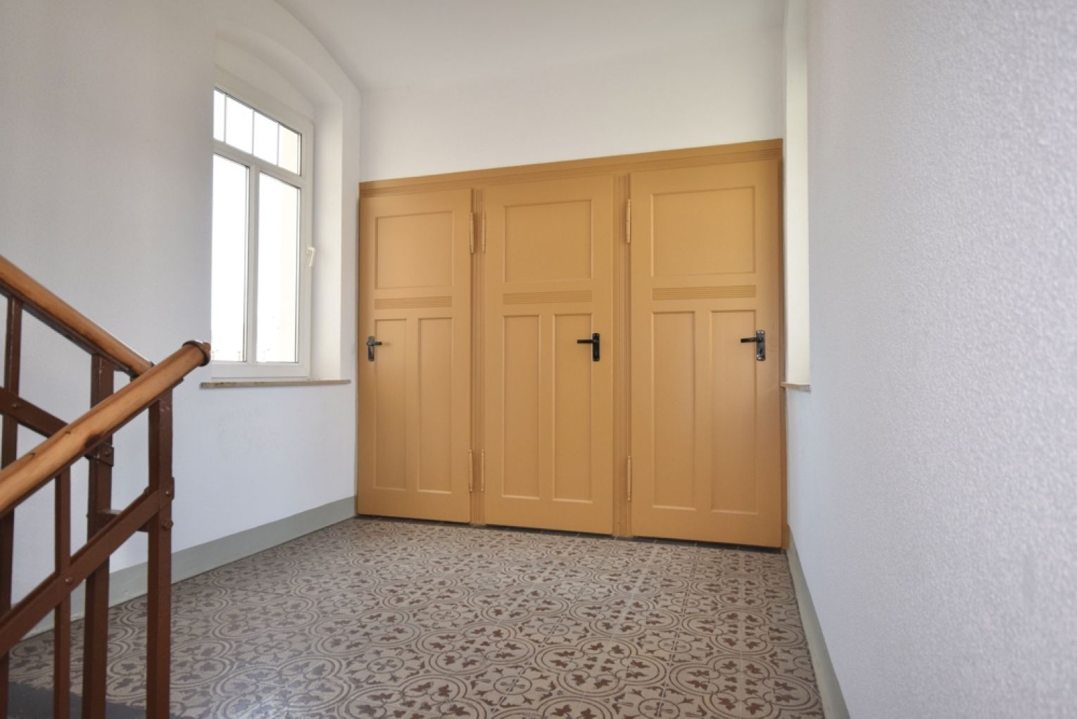 3-Zimmer • Individuell • Maisonette • Bad mit Dusche • Laminat • sichtbare Dachbalken • jetzt mieten