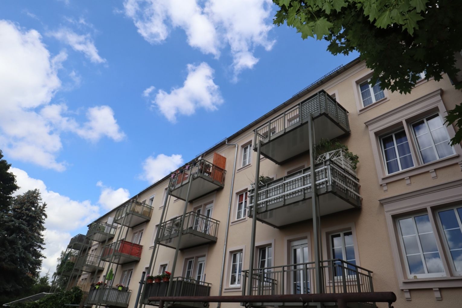 Balkon • 3-Raum Wohnung • Tageslichtbad • Einbauküche • Ebersdorf • jetzt anrufen