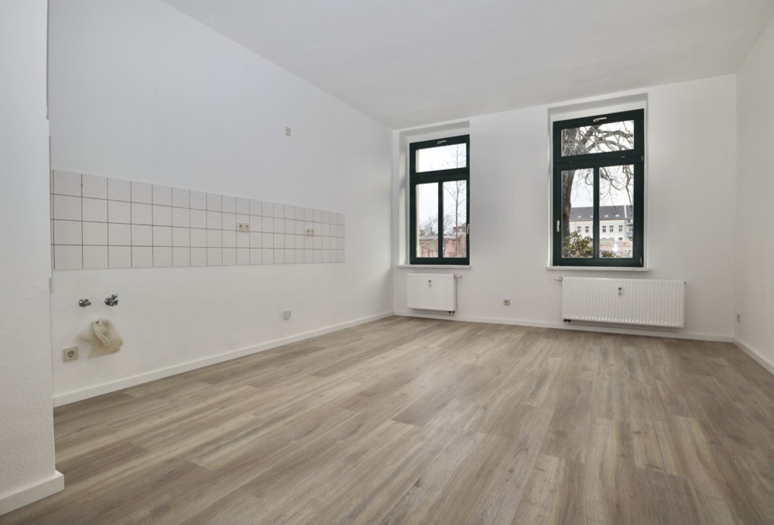 große 4-Raum Wohnung • in Altendorf • Chemnitz • Stellplatz • Balkon • Erdgeschoss • jetzt anrufen