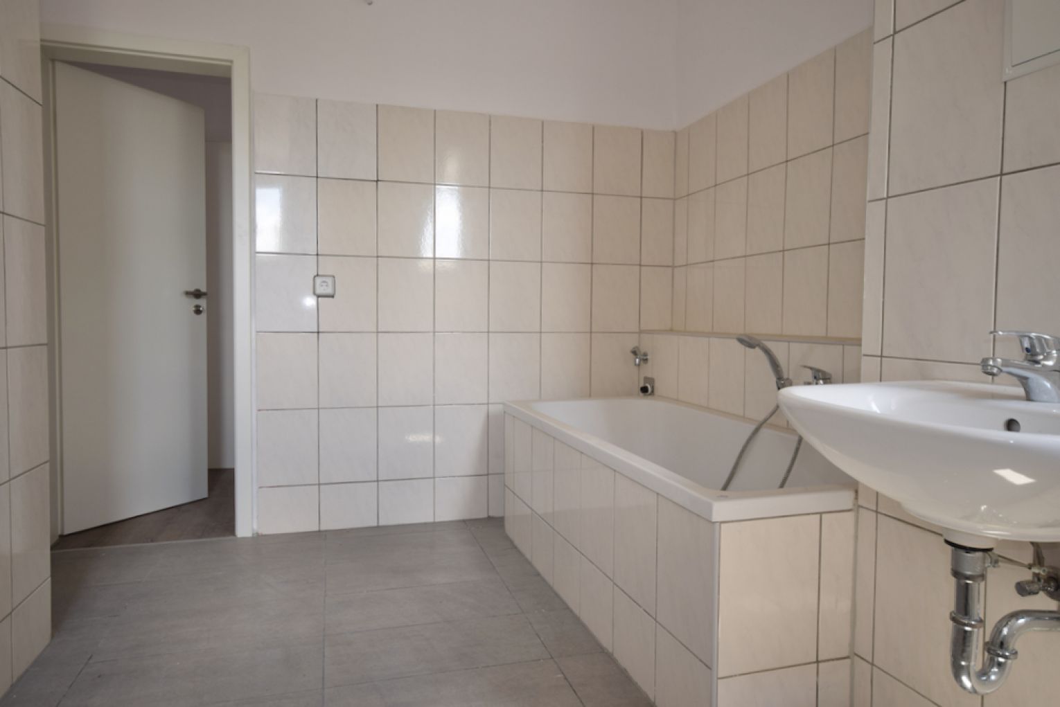 3 Zimmerwohnung • Sonnenberg • modernisiert • Dachgeschoss • Tageslichtbad mit Wanne • jetzt mieten