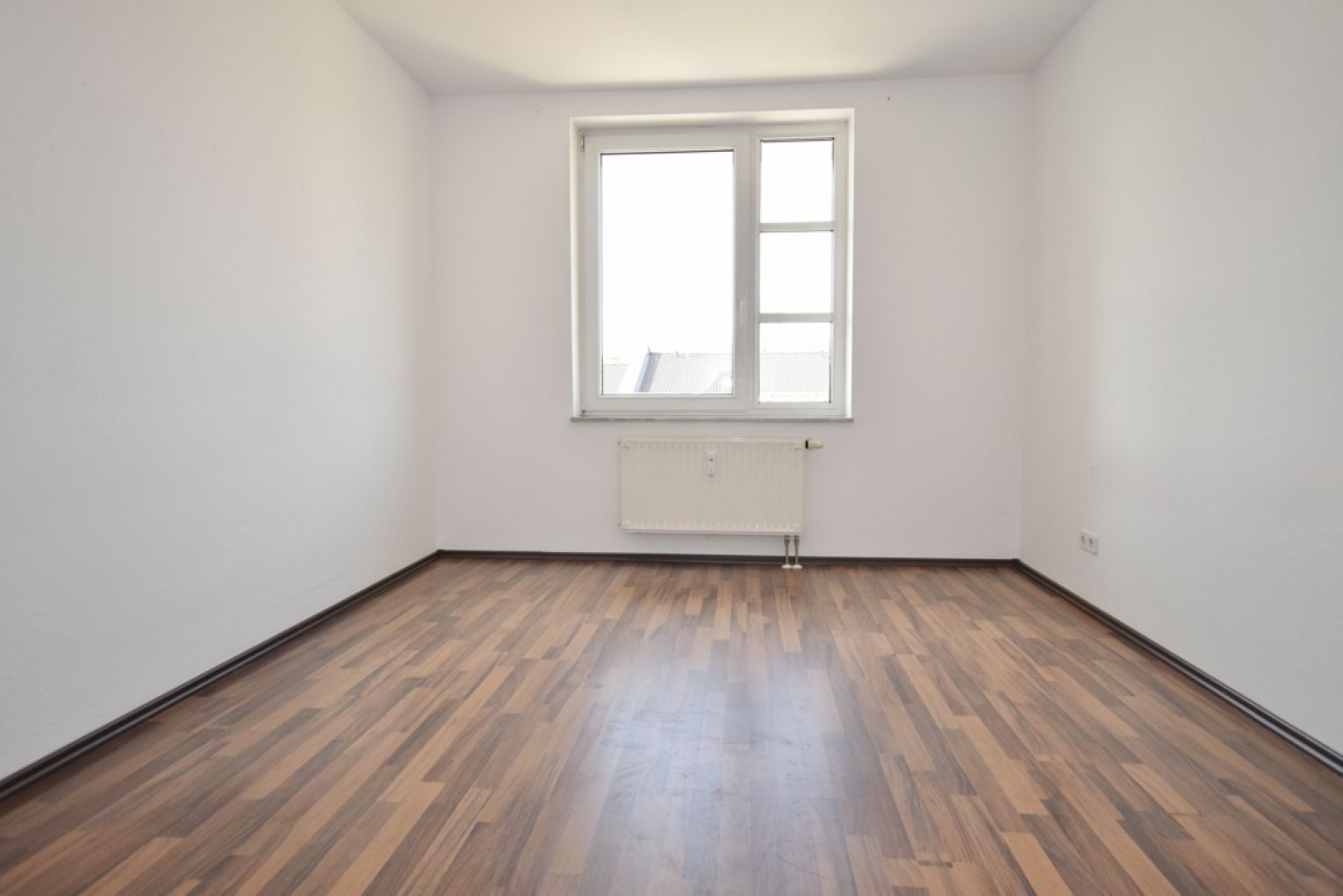 sonnige 2-Raum Wohnung • LIFT • großer Balkon • Einbauküche • Tiefgarage • Schloßchemnitz • Laminat