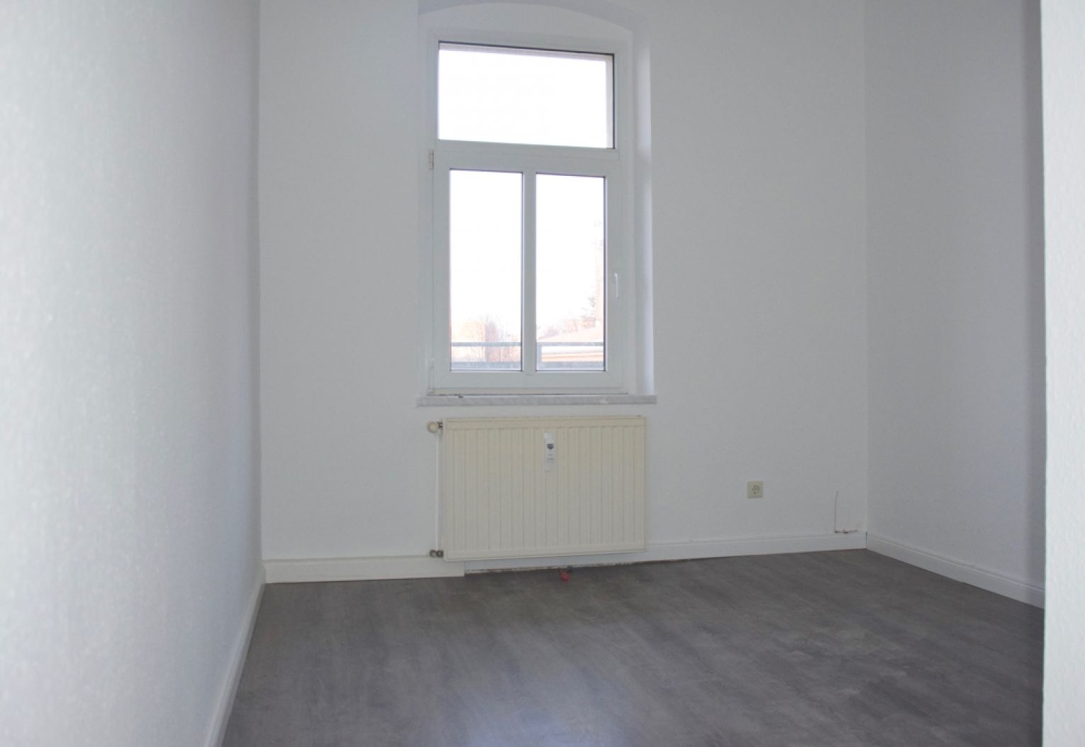 3-Zimmer • Balkon • Bad mit Wanne • Hausgarten • ruhige Lage • Wohnküche • mal Anschauen !?