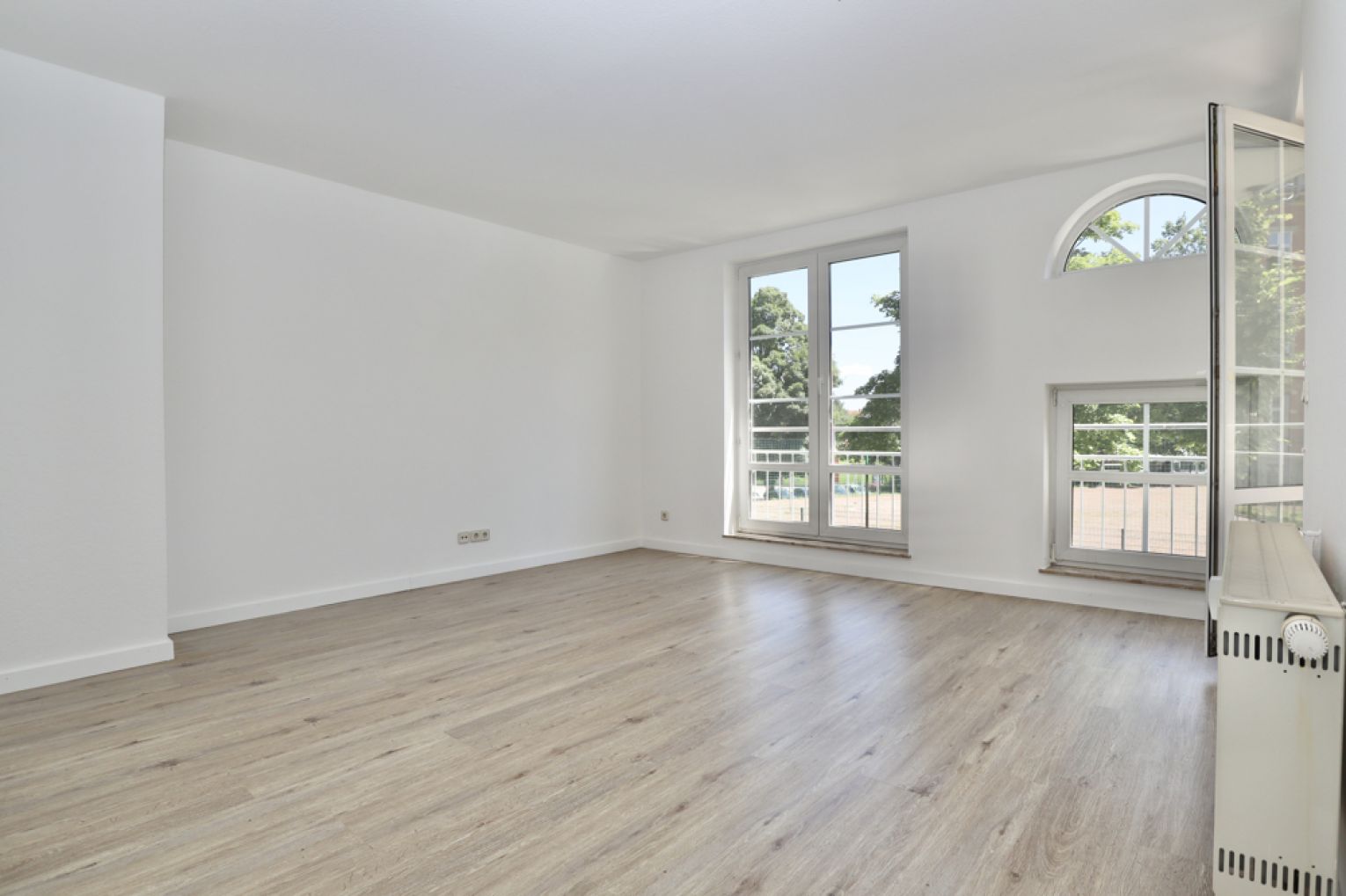 Altendorf • Stellplatz • 2-Zimmer Wohnung • Chemnitz • Balkon • Aufzug • zur Miete • jetzt anrufen