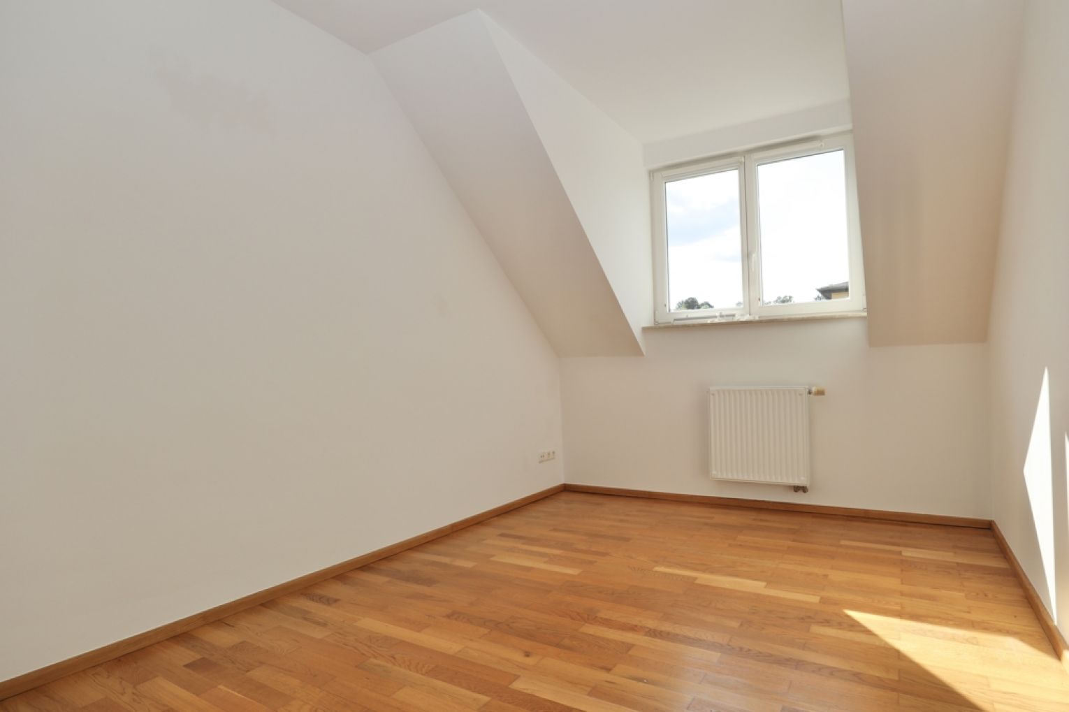 Maisonettewohnung • Dachgeschoss • 4 Zimmer • Terrasse • Balkon • Tageslichtbad • Schloßchemnitz •