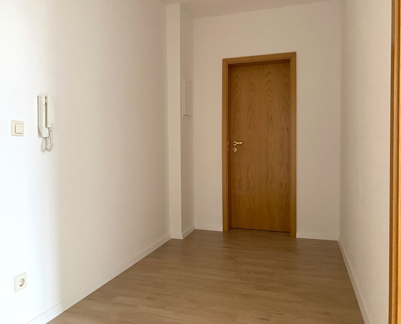 Kaßberg • 2 Raum Wohnung • Neuer Boden • gemütlicher Grundriss • Einbauküche • jetzt anrufen