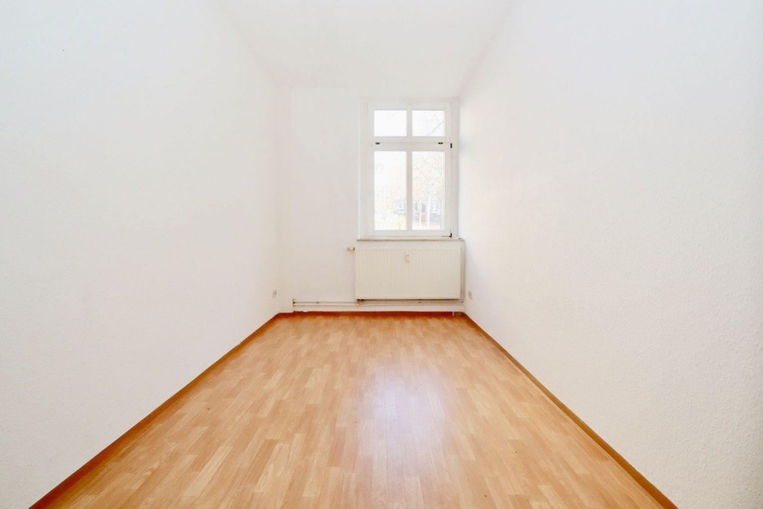 Jetzt anrufen • 2 Zimmer • optional mit Einbauküche • Tageslichtbad mit Wanne • 2 Kaltmieten sparen