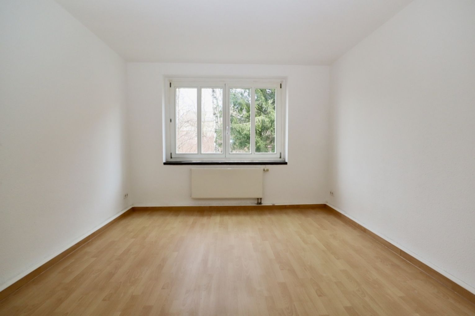 2 Zimmer • mit Balkon • im Lutherviertel • Tageslichtbad • Laminat • in Chemnitz • jetzt mieten !!