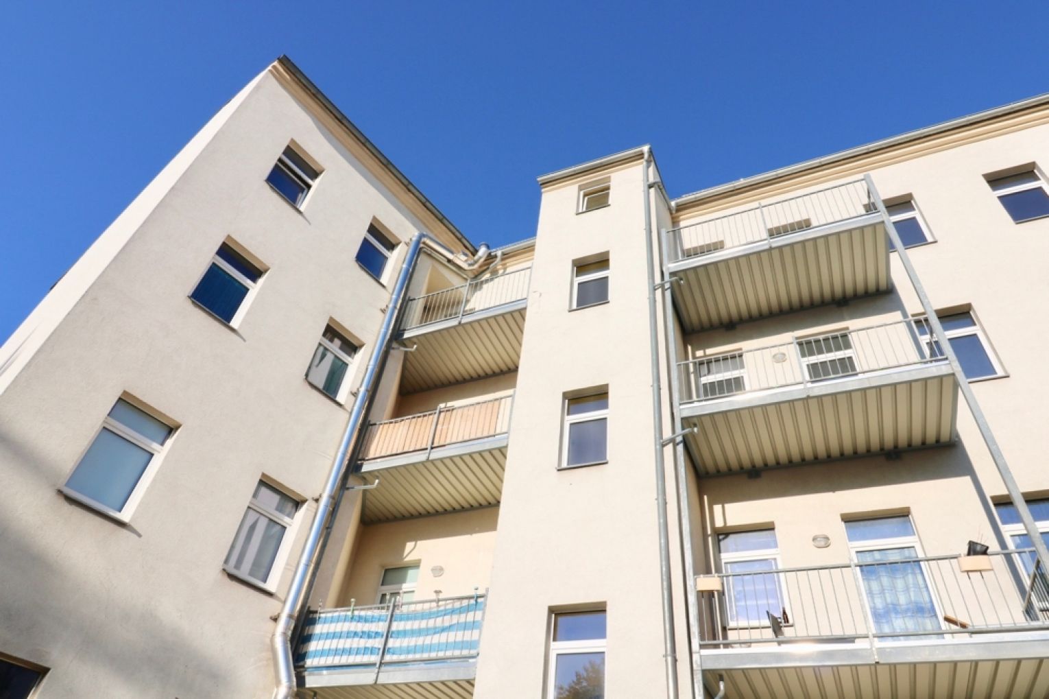 2-Raum Wohnung • Chemnitz • Balkon • Tageslichtbad • Einbauküche • Stellplatz • jetzt mieten