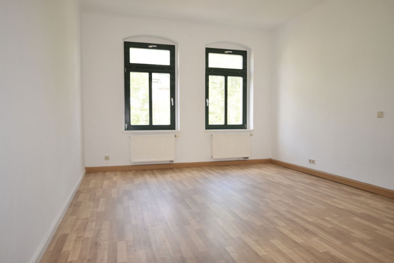 2-Raum • mit Balkon • offene Küche • Laminat • Hilbersdorf • Aufzug • Bad mit Wanne • anschauen ?!