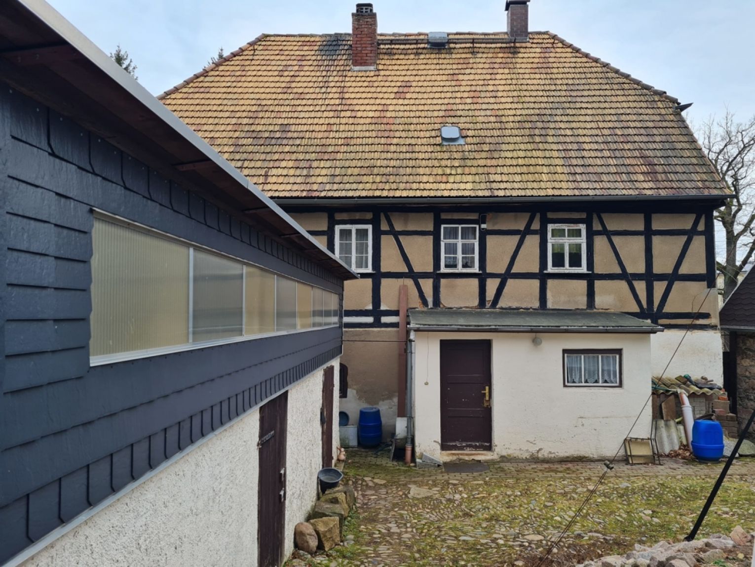 Einfamilienhaus + Nebengebäude • Lichtenau • 5 Zimmer  Balkon • Terrasse •  Brunnen