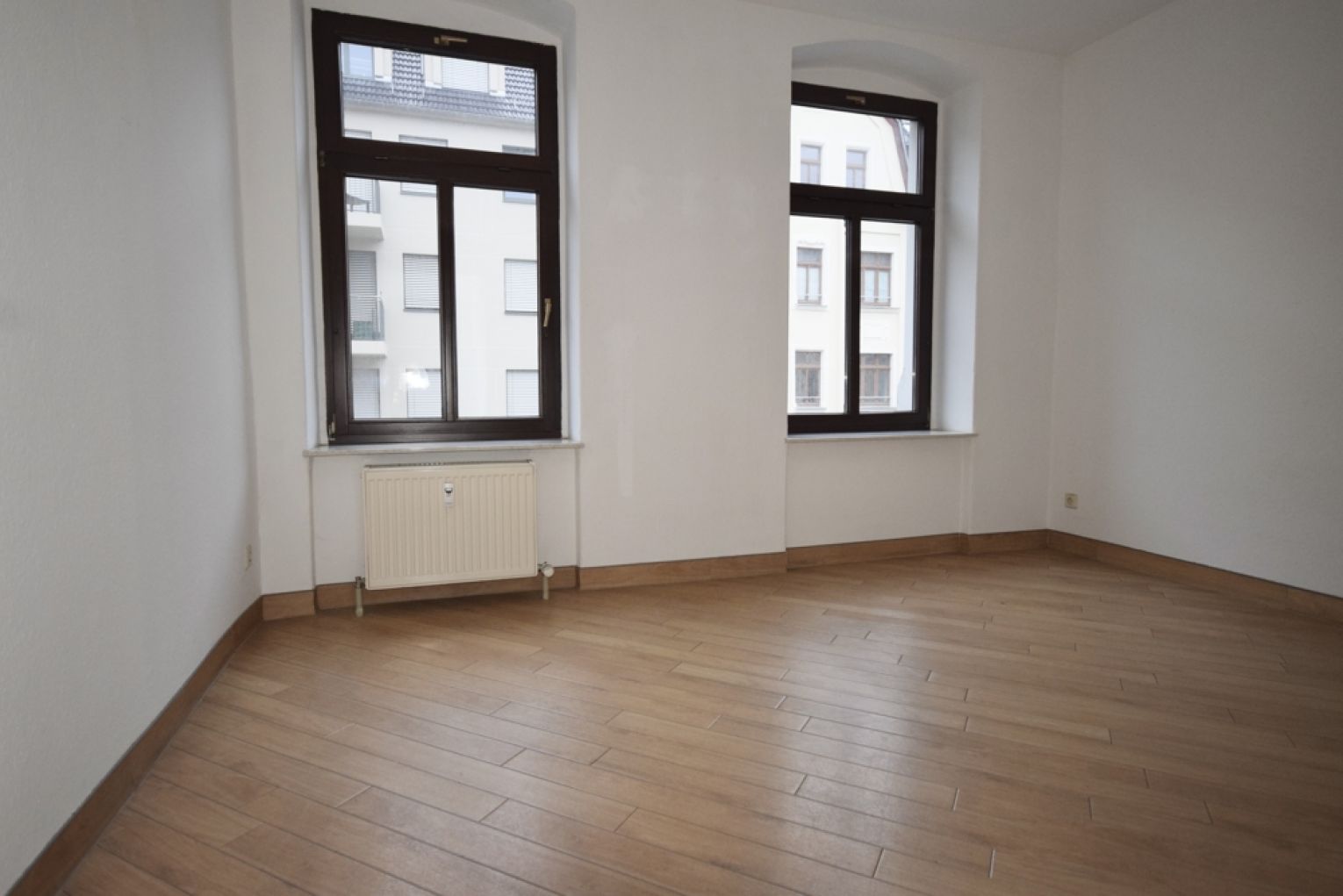 3-Zimmer • Südbalkon • offene Küche • TOP Grundriss • Laminat • ruhige zentrale Lage • Besichtigen?