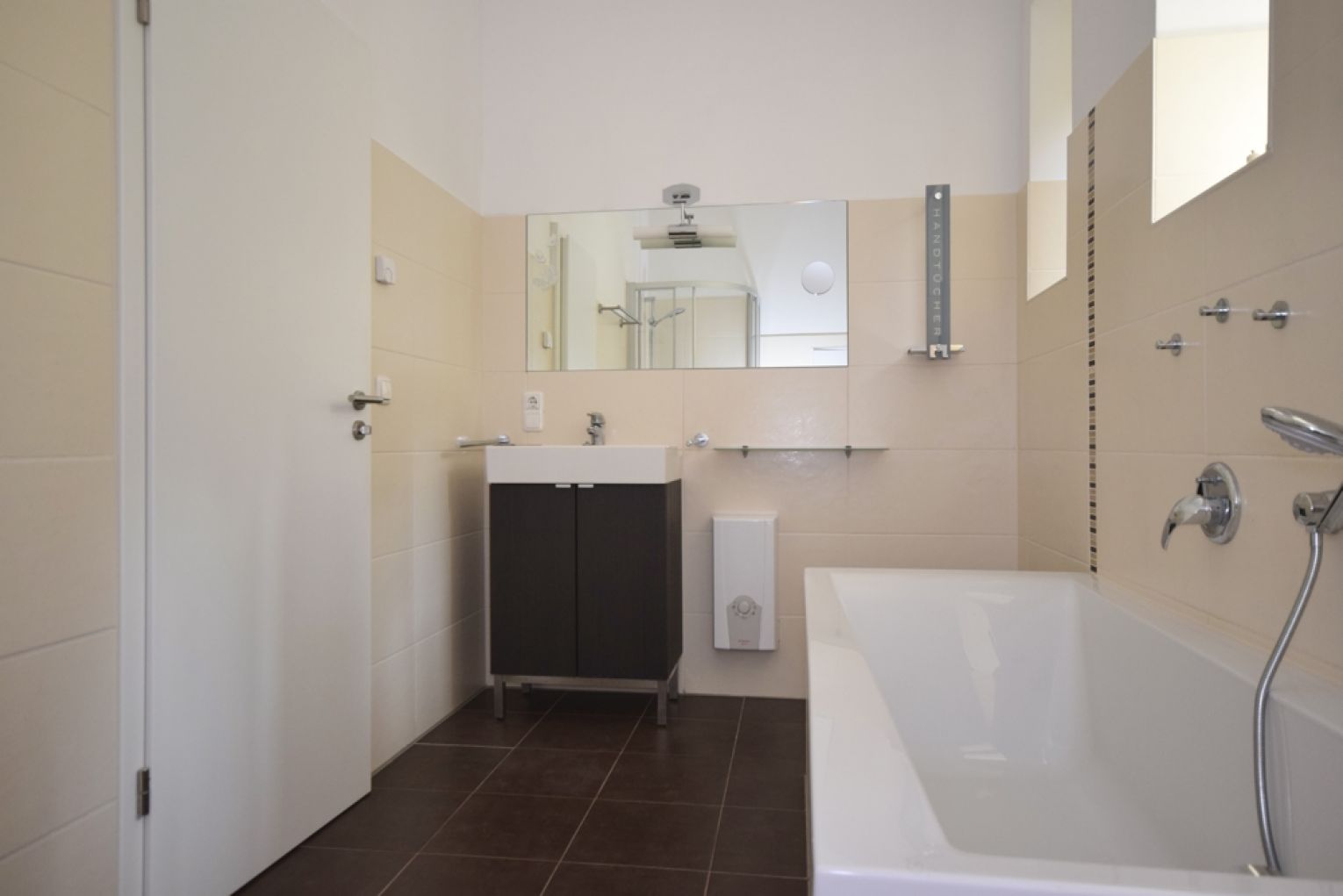 Sonnenterrasse • 4 Zimmer • Fussbodenheizung • Laminat • Tageslichtbad • Wanne & Dusche • TOP!