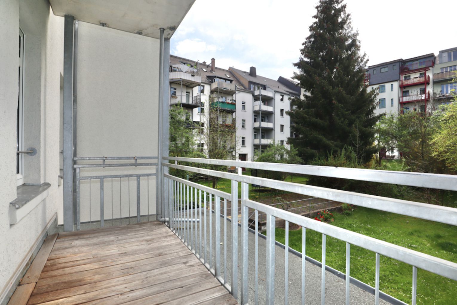 2 Zimmer • Ruhige Lage • moderner Grundriss • Balkon • neu • Einbauküche  • jetzt Termin vereinbaren