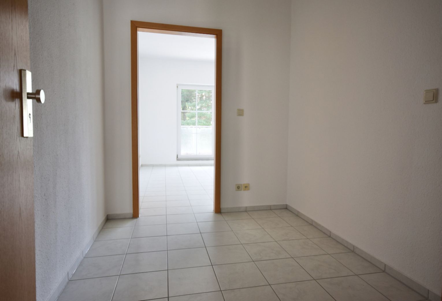 1-Raum Apartment • Laminat • Sonnenbalkon • Nähe Polizeischule Chemnitz • Stellplatz • Mieten