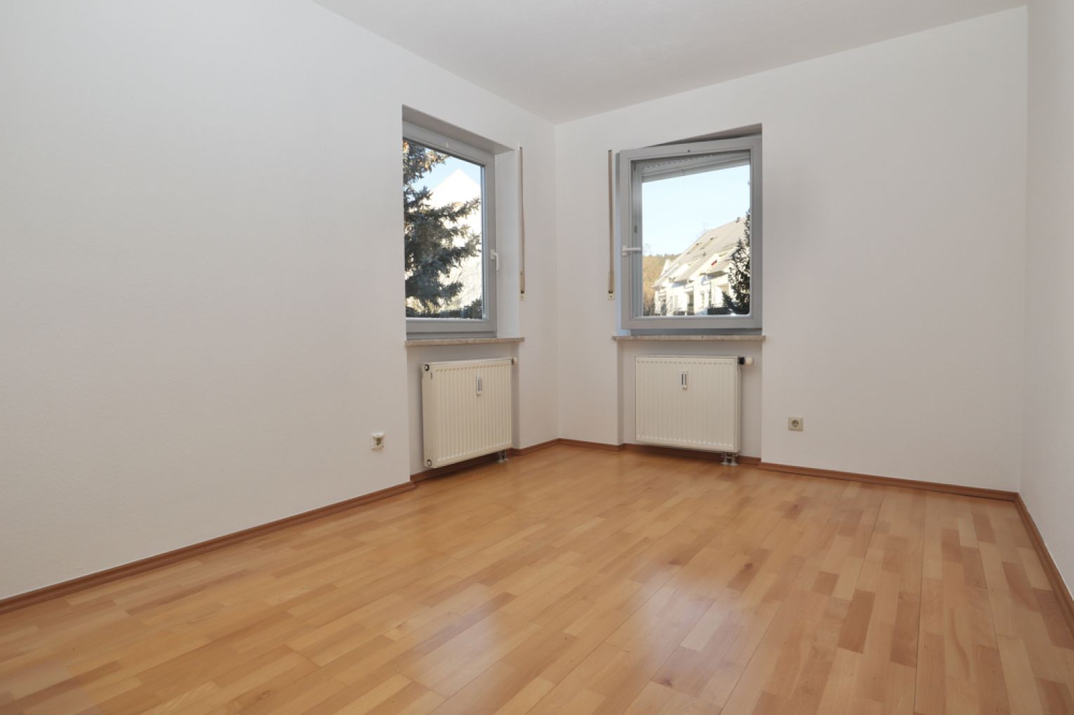 in Grüna • 3-Raum Wohnung • Tageslichtbad • Balkon • ruhig gelegen • Tiefgarage