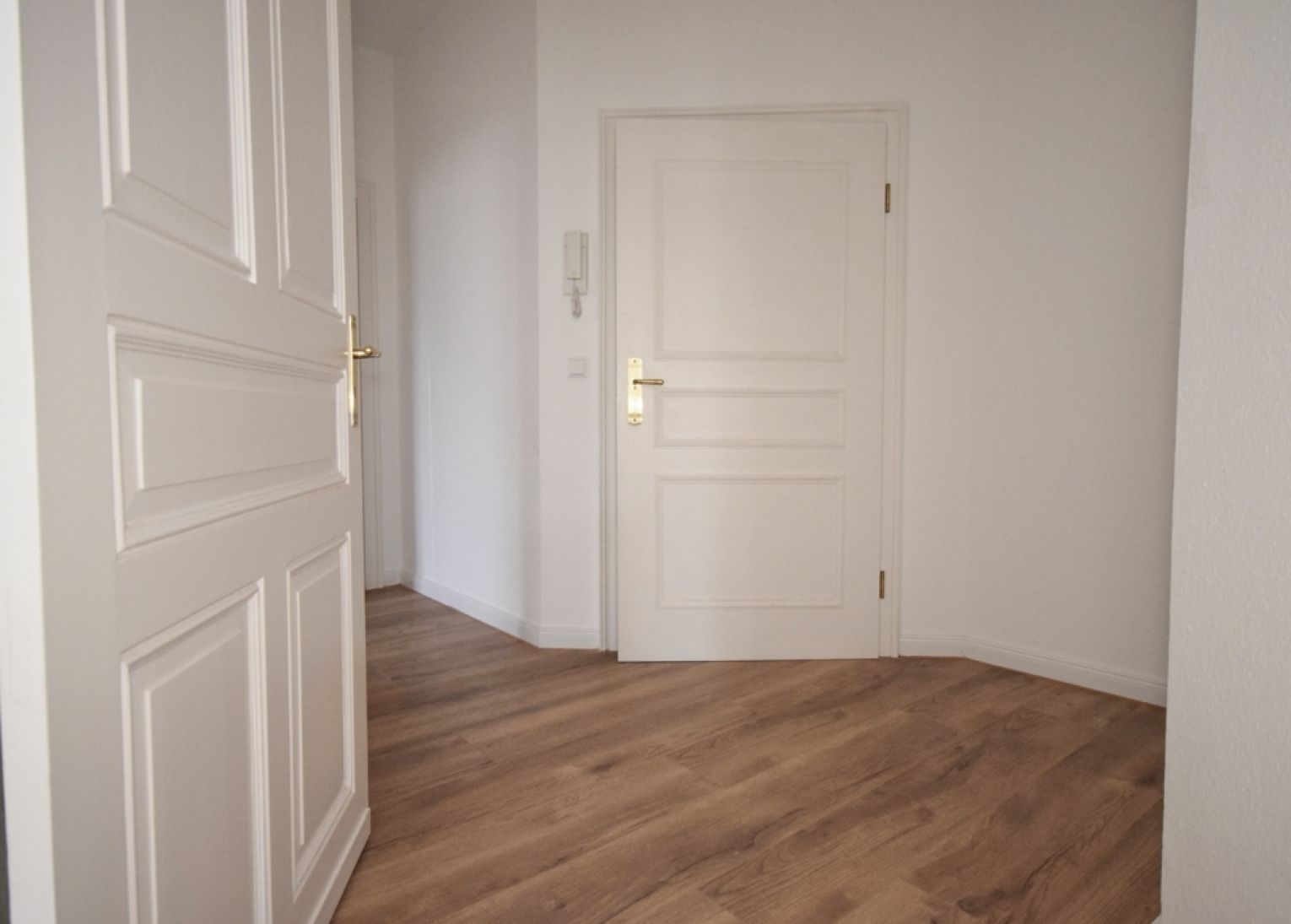 3-Raum in Chemnitz • separates WC • Laminat • imposante Jugendstilvilla • Altbau • Schnell sein!