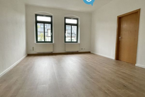 3 Zimmer • Balkon • neues Laminat • Haus mit Aufzug • Bad mit Wanne • Hilbersdorf